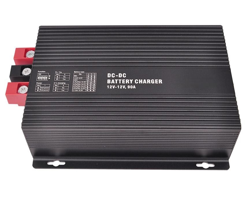 Waterproof DC Battery Charger Bluetooth Compatible 12V Solar MPPT Technology CE ROHS FCC Certified